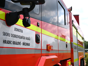 FOTO: Březhradští hasiči mají novou stříkačku, chrlí tři tisíce litrů vody za minutu
