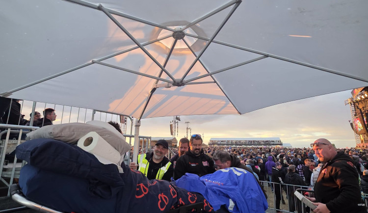 Ivo má ALS a komunikuje jen mrkáním. I tak si užil koncert Iron Maiden