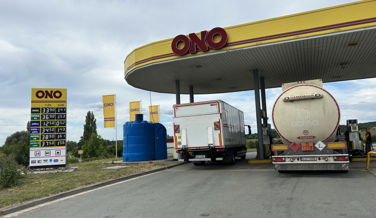 Řidiči z příhraničí mají zažité, že levnější pohonné hmoty najdou za hranicemi v Polsku.