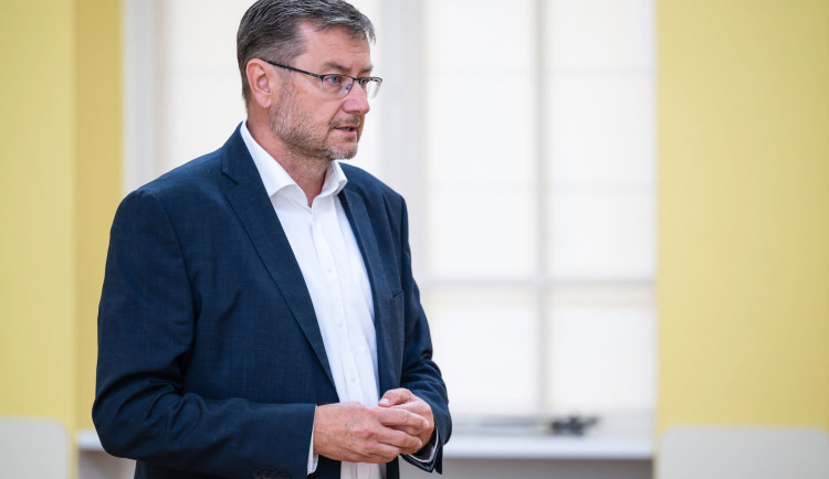 Policie po výslechu zadržela karvinského primátora, žalobce navrhl vazbu