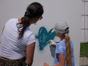 FOTOGALERIE: Street Art Festival přinesl nové muraly i návrat k poničenému dílu Tiny Chertové