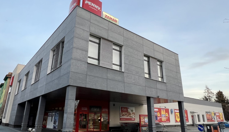 Podvody v kraji: Na parkovištích prodávají falešné dárkové karty PENNY