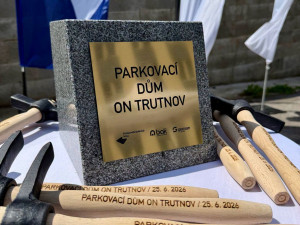 V trutnovské nemocnici začala stavba parkovacího domu za 195 milionů