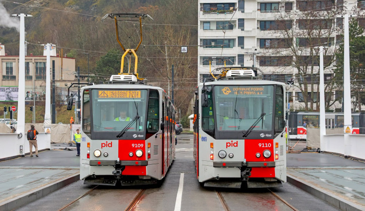 Jediné obousměrné tramvaje slaví výročí. Kachny jezdí v Praze už 40 let