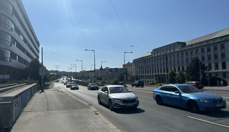 Hlávkův most čeká oprava, až do konce prázdnin přes něj nepojedou tramvaje