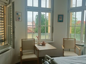 FOTO: Poslední dny s rodinou. Jičínská nemocnice otevřela nový pokoj