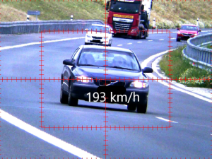 Porsche jelo na D35 dvoustovkou. Řidič i další dva piráti jsou bez řidičáku
