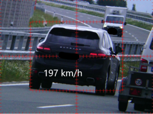 Porsche jelo na D35 dvoustovkou. Řidič i další dva piráti jsou bez řidičáku