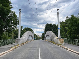 Malšovickým mostem v Hradci neprojedete, po rekonstrukci bude v lepší kondici