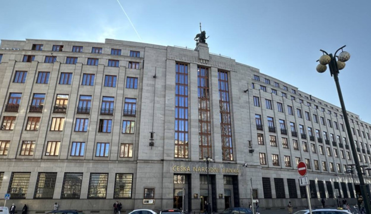 ČNB zvýšila sazbu na 3,75 %, silná poptávka tlačí na růst cen