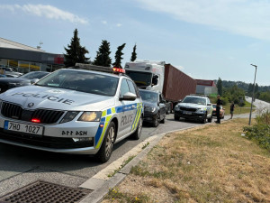 Policie na Náchodsku zkontrolovala přes 200 aut. Přestupky odhalila u většiny řidičů