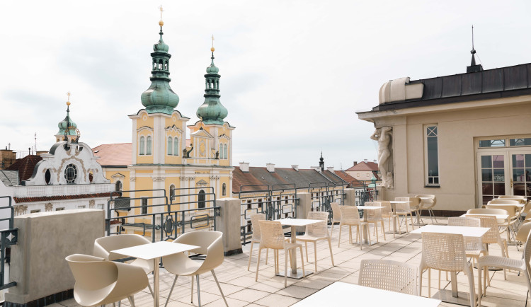 Skrytá terasa hradecké galerie se otevře lidem. Chystá bar i letní kino