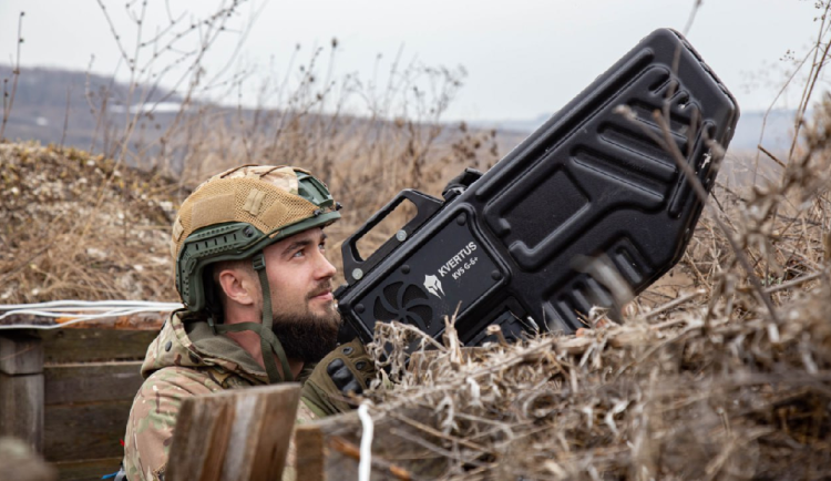 Ukrajina a NATO otevírají granty na boj proti dronům
