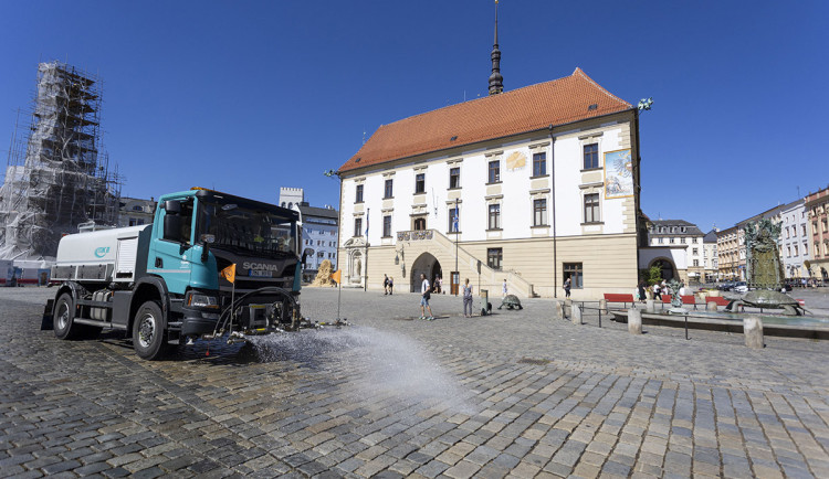 Města se chystají na vedra. Instalace mlžítek v centru Olomouce je odložená