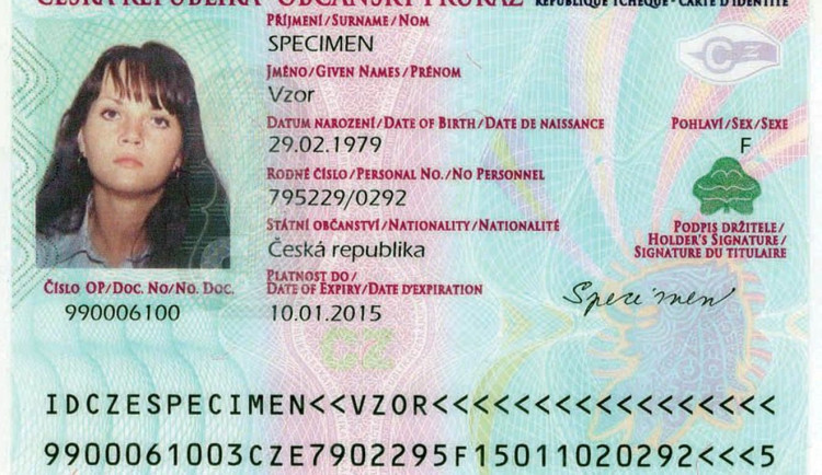 Skončila platnost některých občanek, lidé by je měli starším blízkým zkontrolovat