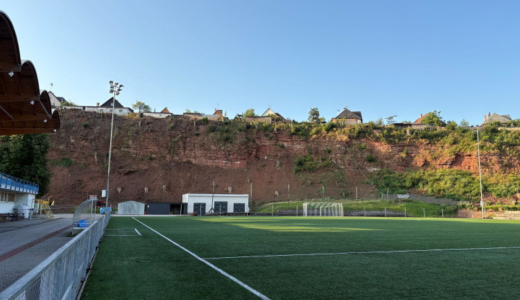 Na sportovce kamení padat nebude. Trutnov zabezpečí skalní svah