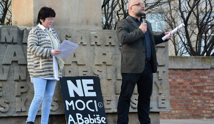 V řadě měst se konaly demonstrace proti vládě Andreje Babiše, v Hradci se sešly stovky lidí