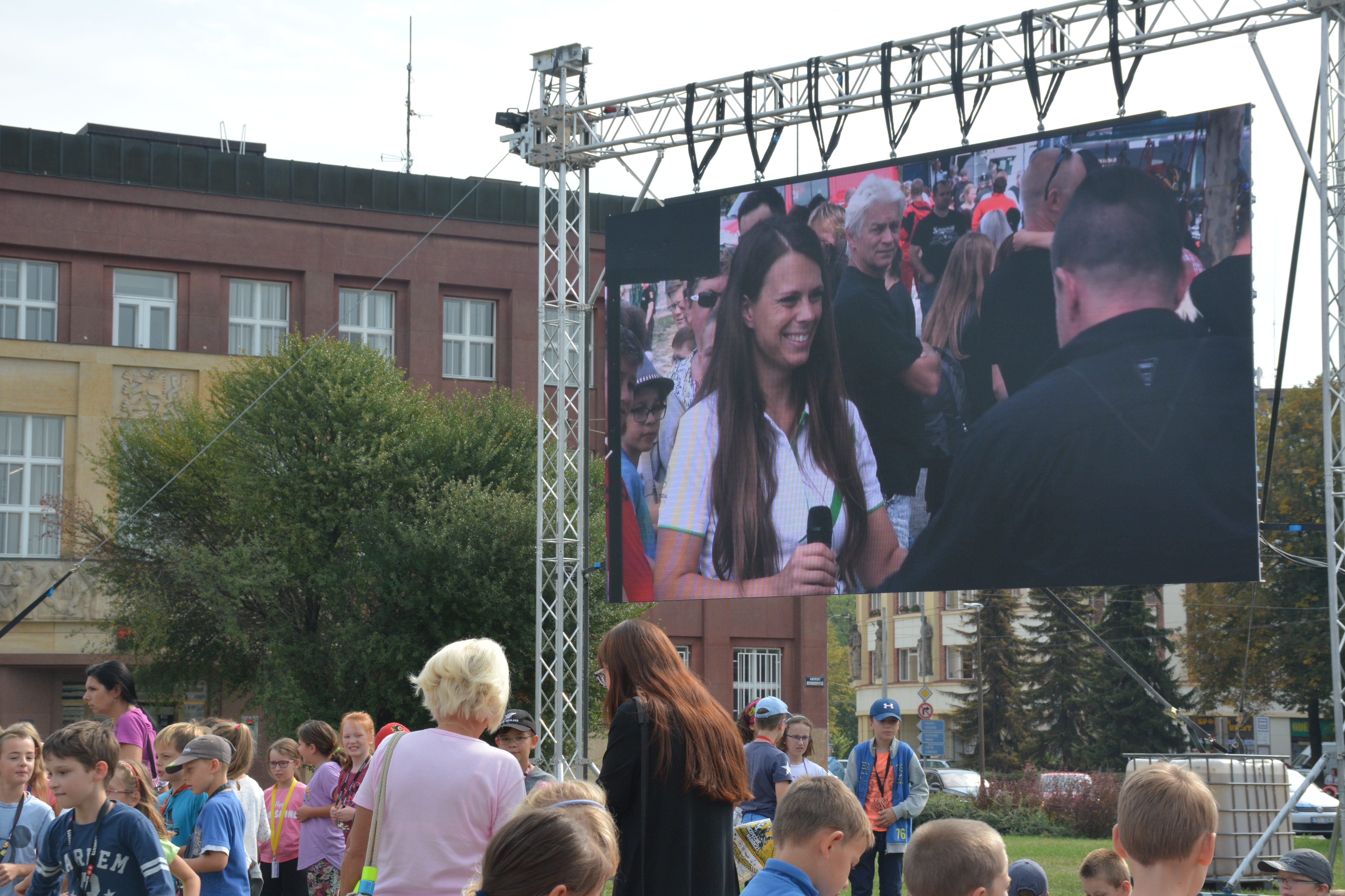 Eliščino nábřeží obsadila záchranářská technika