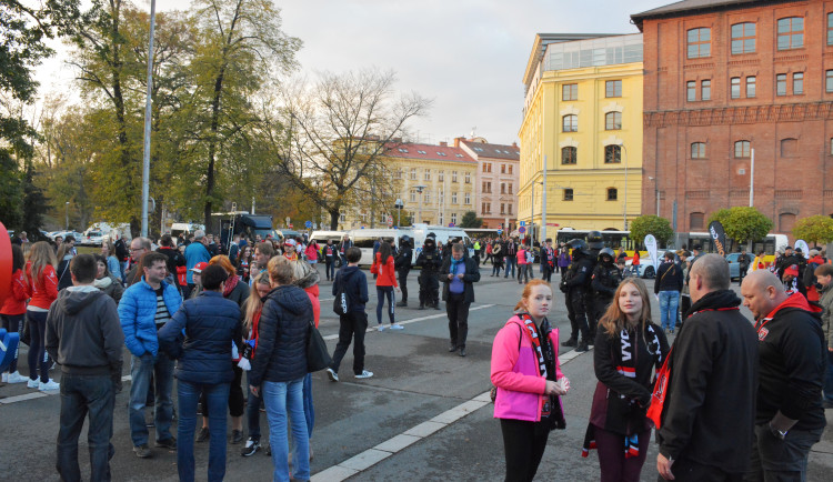 Derby ovládly Pardubice, Hradec doma v letošní sezóně poprvé padl