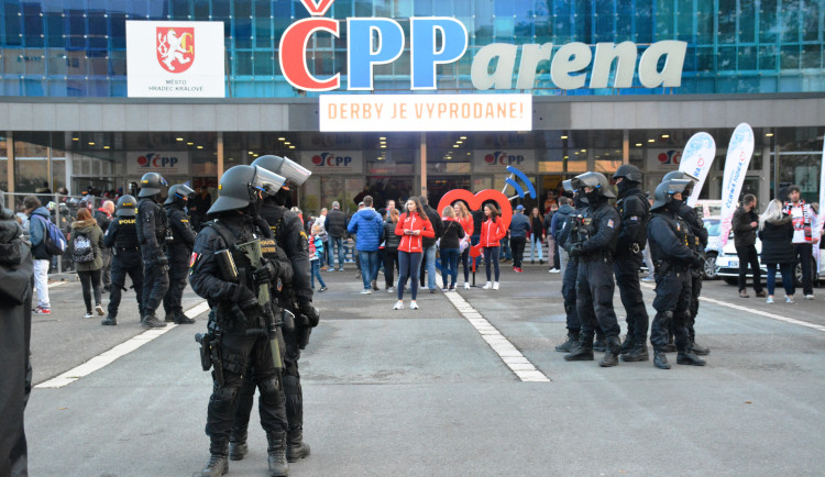 Derby ovládly Pardubice, Hradec doma v letošní sezóně poprvé padl