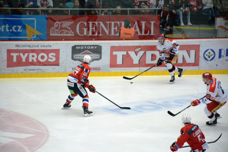 Derby ovládly Pardubice, Hradec doma v letošní sezóně poprvé padl