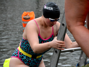 Labe patřilo o víkendu otužilcům. Plaveckých závodů se zúčastnili i zahraniční sportovci