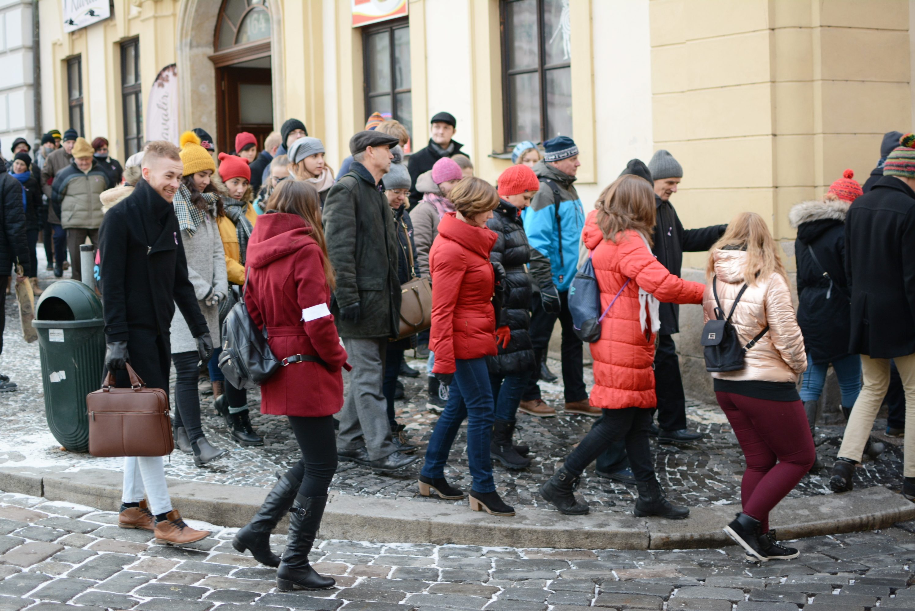 Centrem města prošel pietní průvod, studenti zopakovali pochod za Jana Palacha z roku 1969