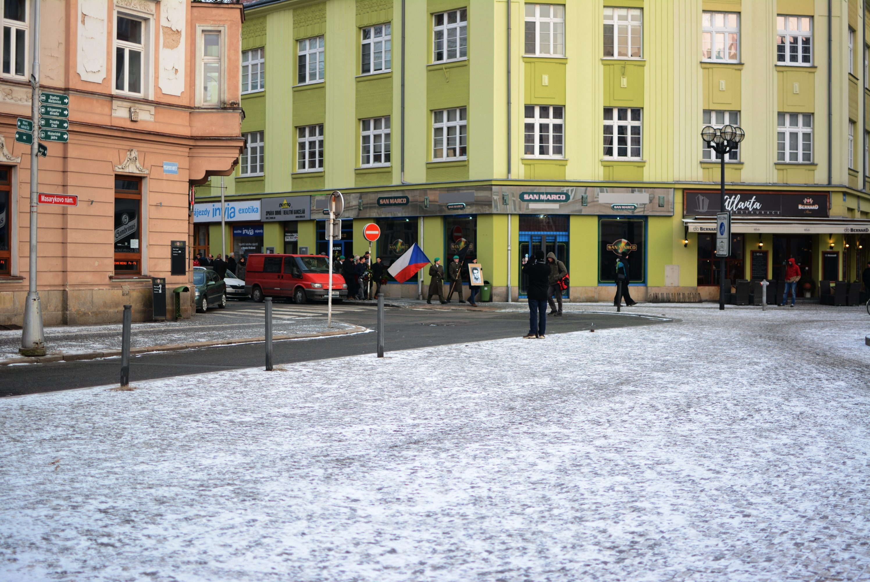 Centrem města prošel pietní průvod, studenti zopakovali pochod za Jana Palacha z roku 1969