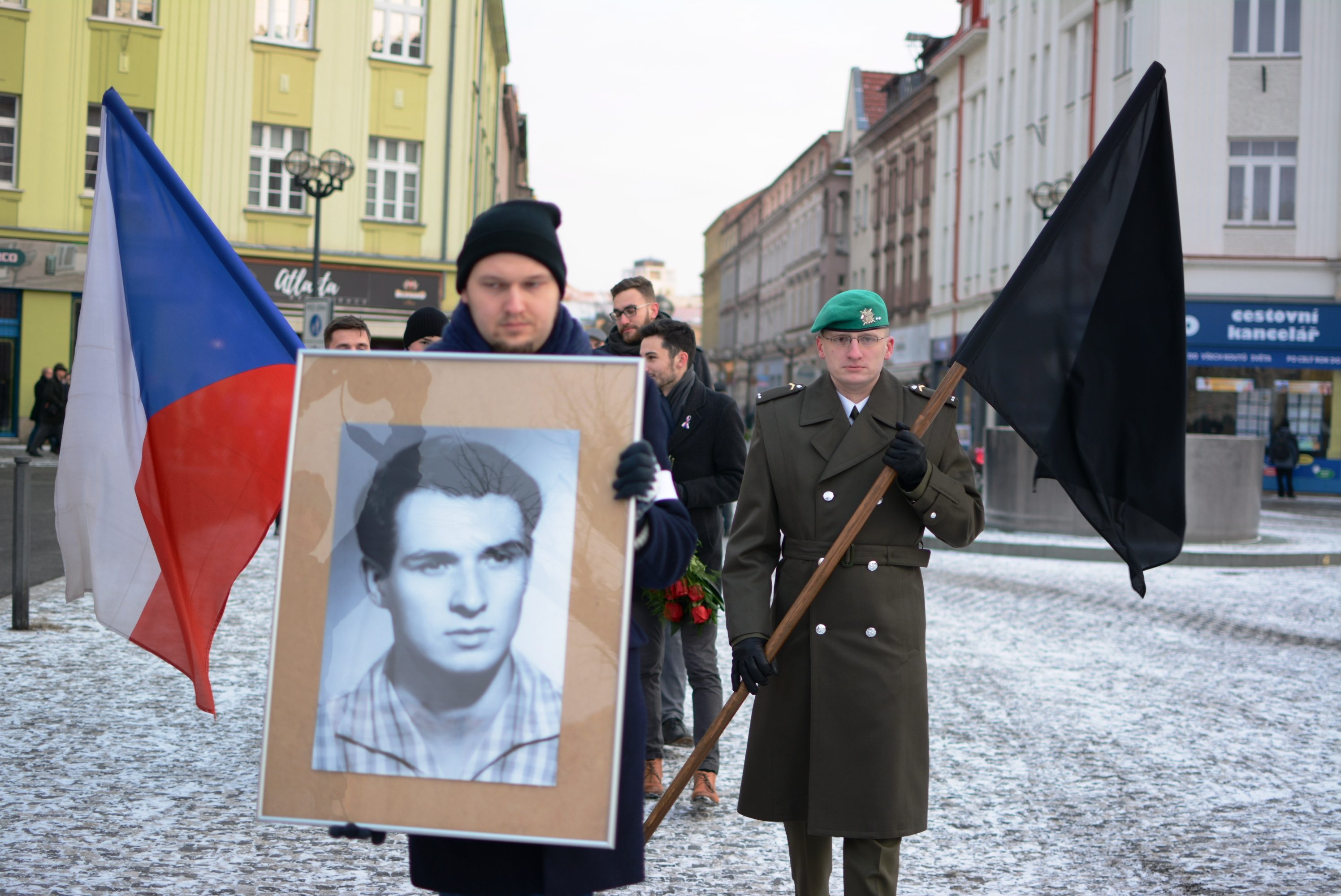 Centrem města prošel pietní průvod, studenti zopakovali pochod za Jana Palacha z roku 1969