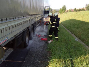 Hasiči měli v pondělí napilno.