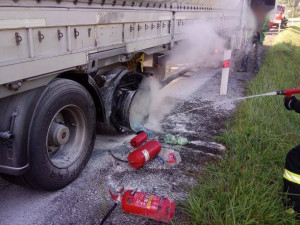 Hasiči měli v pondělí napilno.