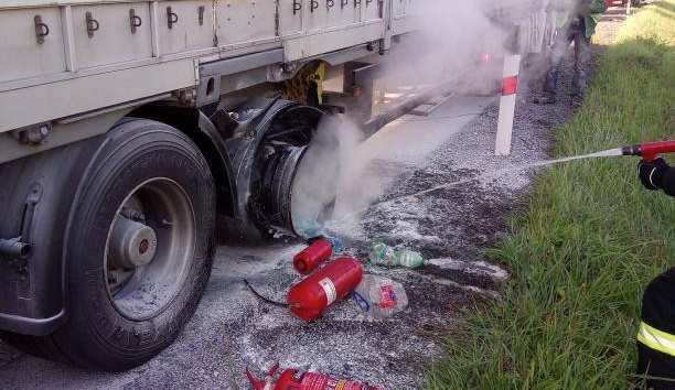 FOTO: Hasiči měli v pondělí napilno. Zachraňovali i nemohoucího holuba