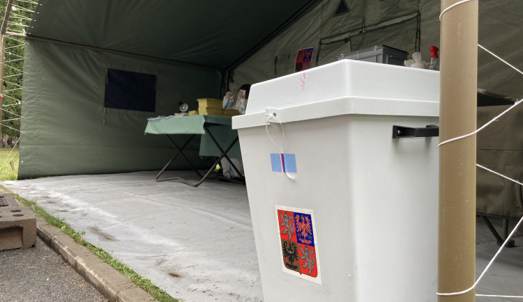 GALERIE: DRIVE-IN hlasování v Hradci Králové