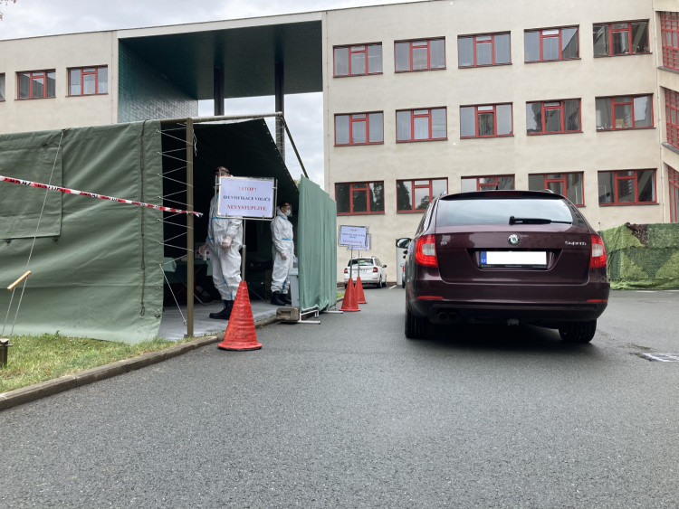 GALERIE: DRIVE-IN hlasování v Hradci Králové