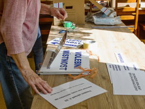 GALERIE: První volební den v Královéhradeckém kraji