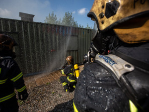GALERIE: Hasiči trénovali ve FLASHOVER kontejneru