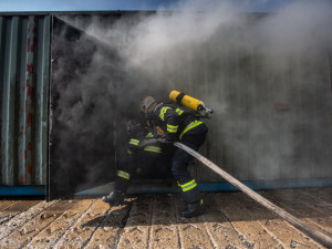 GALERIE: Hasiči trénovali ve FLASHOVER kontejneru