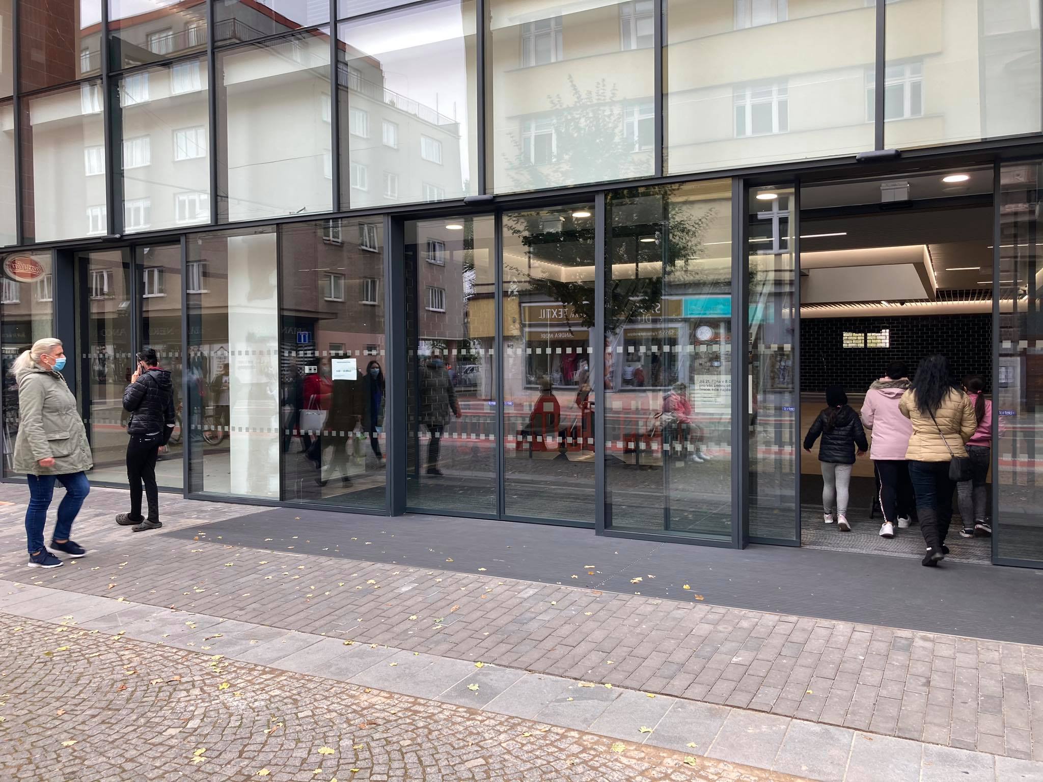 GALERIE: Po rekonstrukci otevřený obchodní dům Atrium