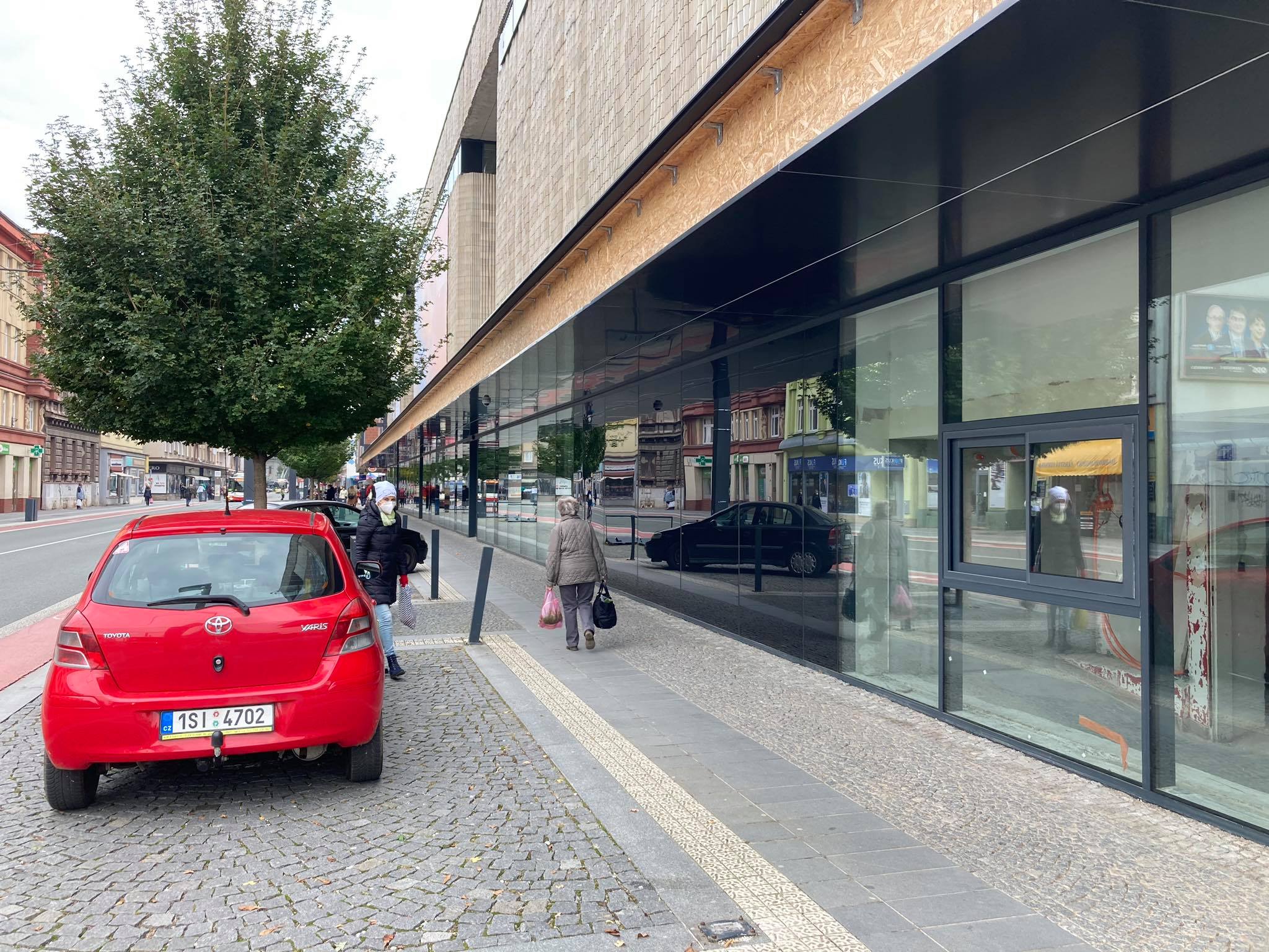 GALERIE: Po rekonstrukci otevřený obchodní dům Atrium