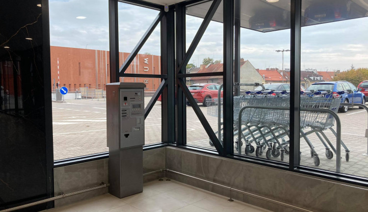 GALERIE: Po rekonstrukci otevřený obchodní dům Atrium