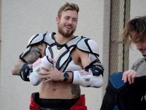 GALERIE: První trénink Mountfieldu na venkovním ledě v Dobříši