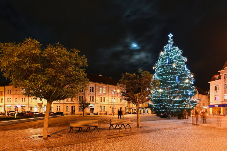 GALERIE: Vánočně osvícený Hradec Králové