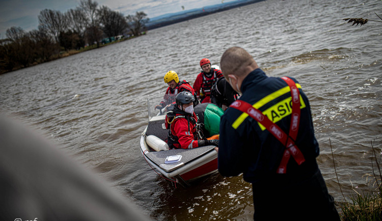 Záchrana kitesurfařů na Rozkoši
