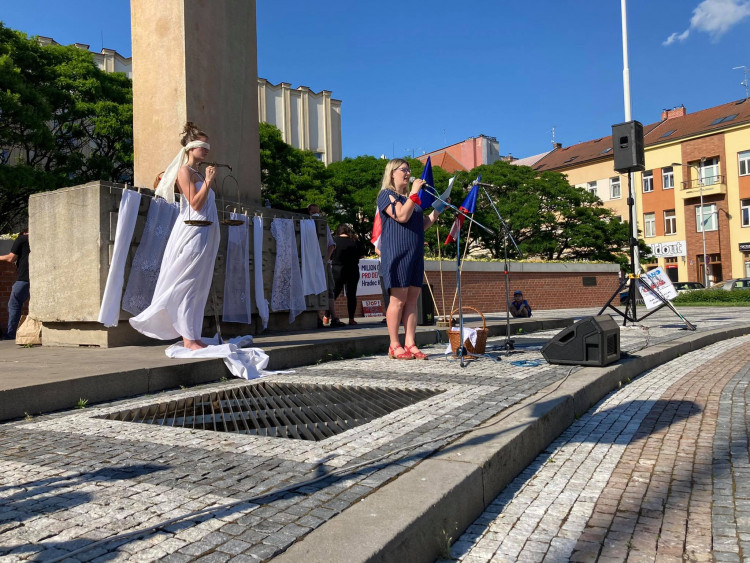 Demonstrace za nezávislost justice v Hradci Králové (8.6.2021)