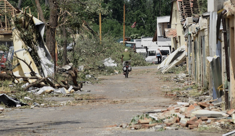 Následky řádění tornáda na Břeclavsku a Hodonínsku