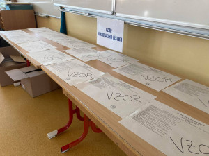 VOLBY 2021: Volební místnosti v ZŠ SNP v Hradci Králové