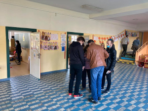 VOLBY 2021: Volební místnosti v ZŠ SNP v Hradci Králové