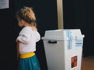 VOLBY 2021: Jak vypadal první volební den?