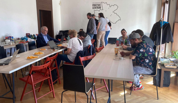 GALERIE: Volební štáb koalice PirSTAN v Hradci Králové