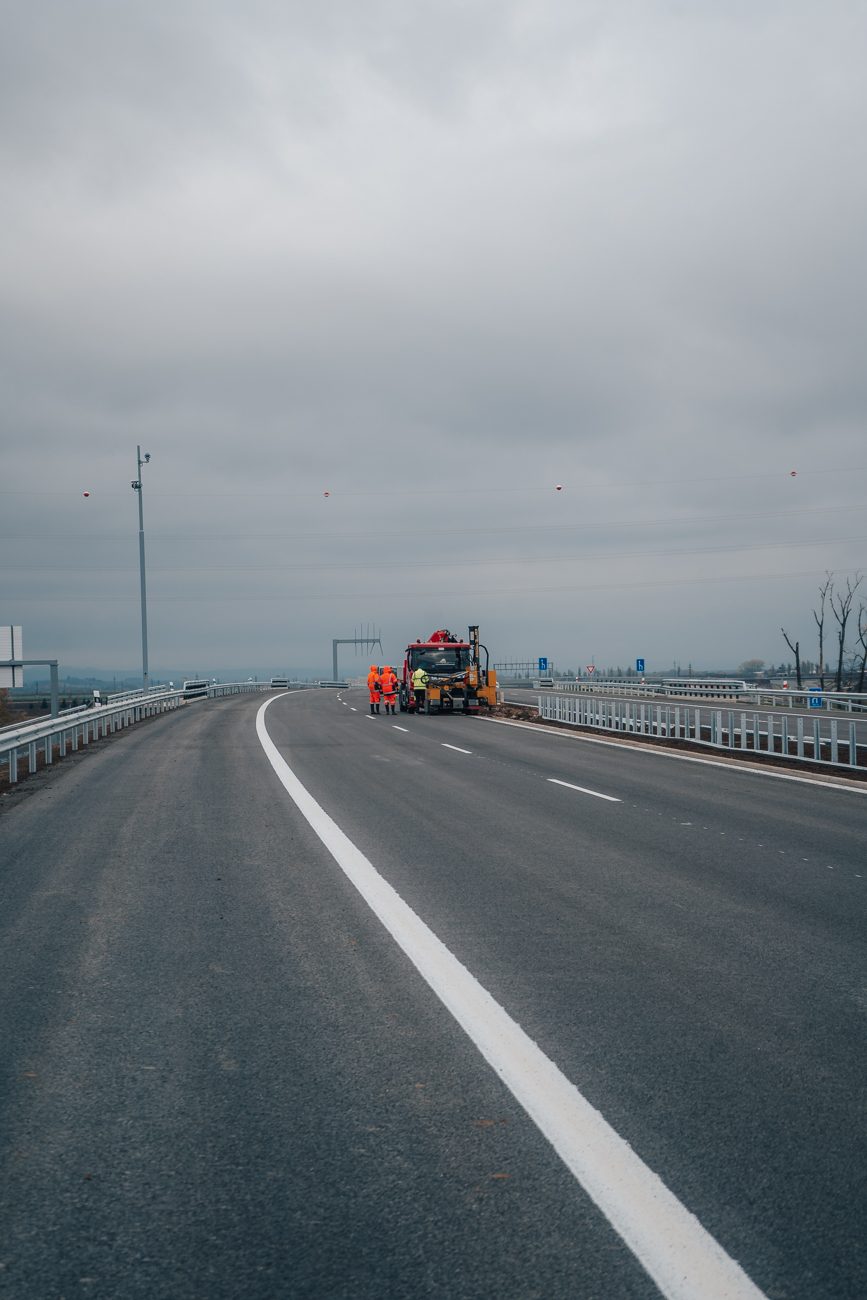 Rozestavěná mimoúrovňová křižovatka dálnice D11 u Hradce Králové | foto: Milan Mařas 